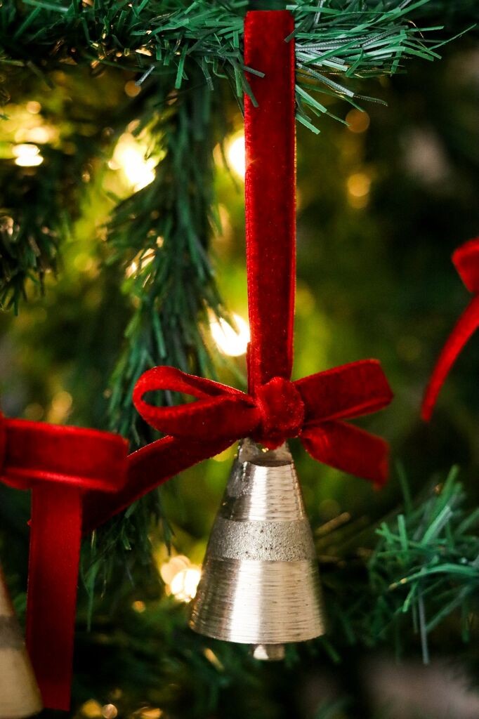 Новогодишна декорација на Аберто Дизајн BSY233, сребрена боја