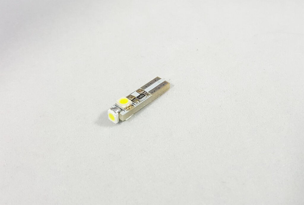 Trifa ЛЕД Т5, 12V бела 60mA 3*SMD W2x4,6d 04802 Трифа