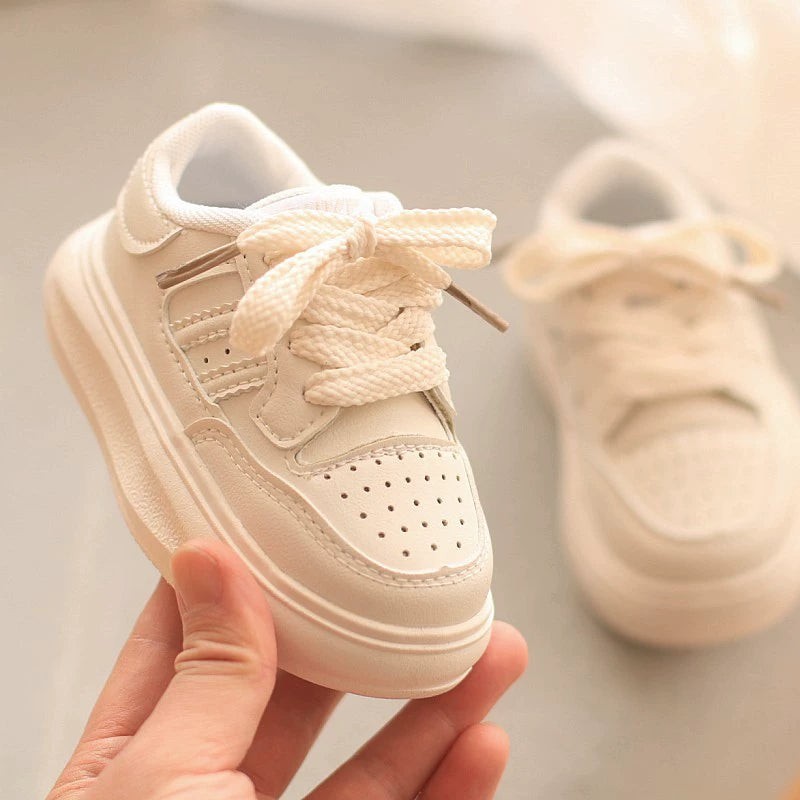 Детски патики со шарени врвки