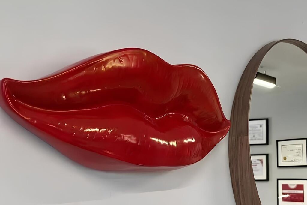 Декоративна фигура на Aberto Design CY0467, 54x10x21 см, црвена