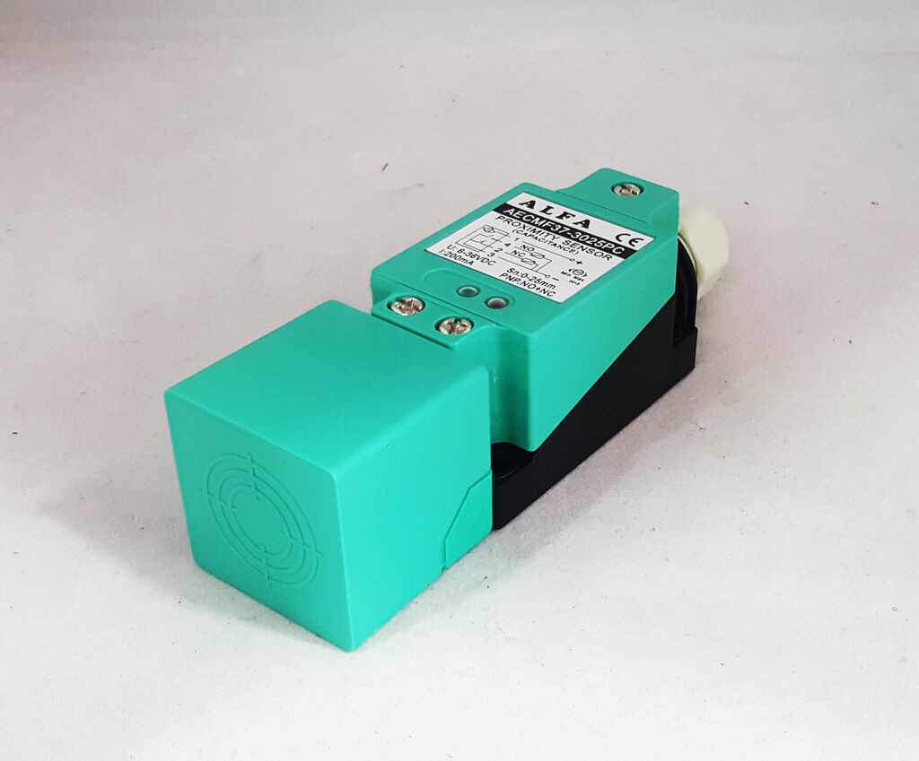 Alfa Electric Капацитивен сензор PNP NO+NC 0-25mm 6-36V AECMF37-3025PC