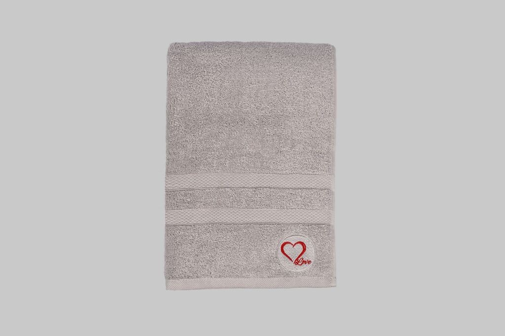 L'essentiel Maison Пешкир за капење Love, 70x140 cm, сив