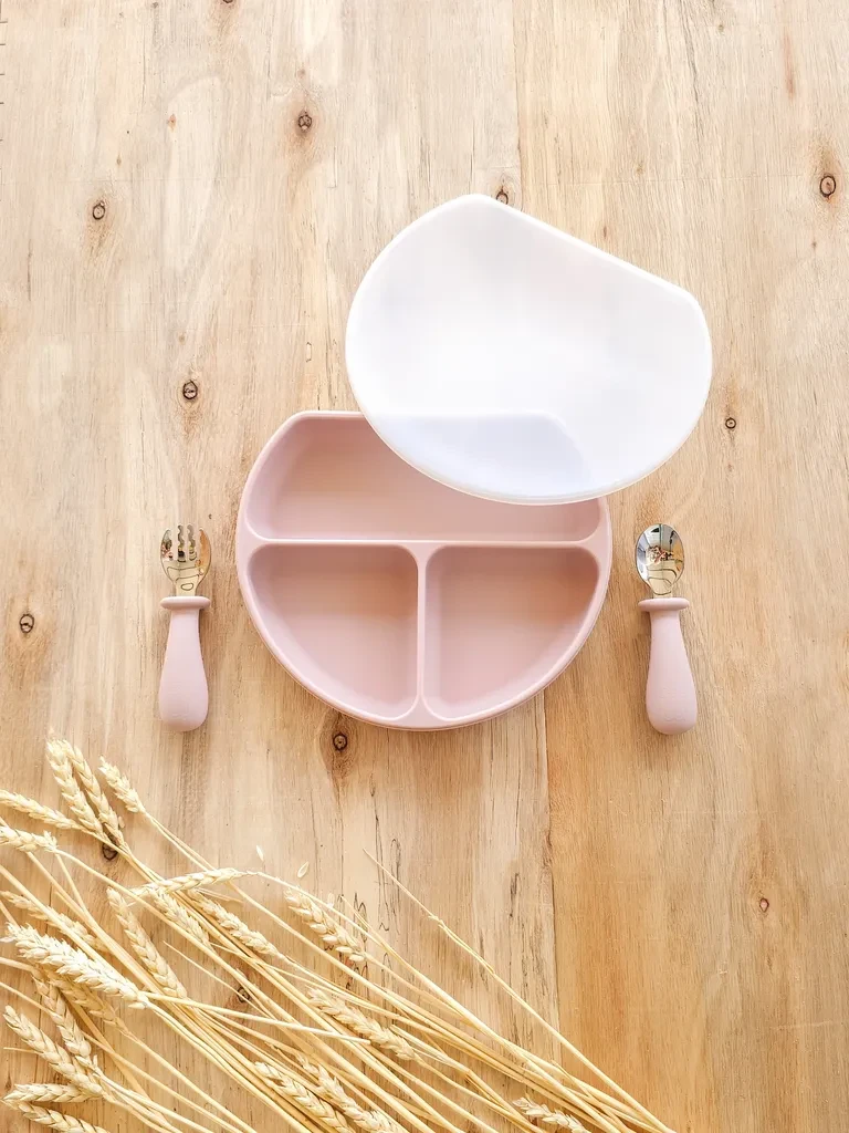 Силиконска чинија со прегради + вилушка и лажичка