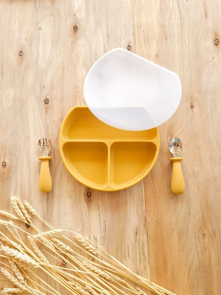 Силиконска чинија со прегради + вилушка и лажичка