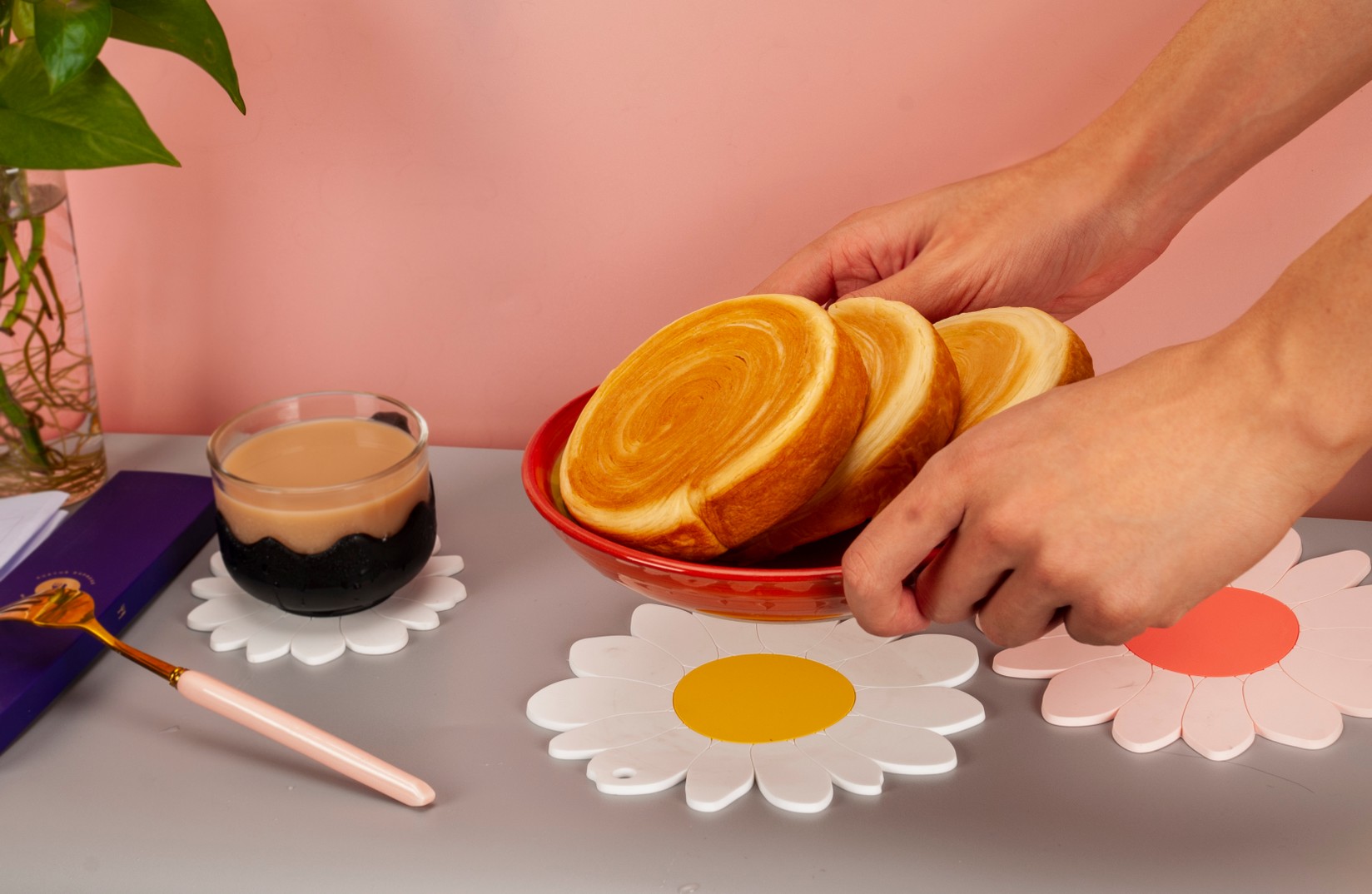 Miniso Подлога за топло - цвет розева/бела