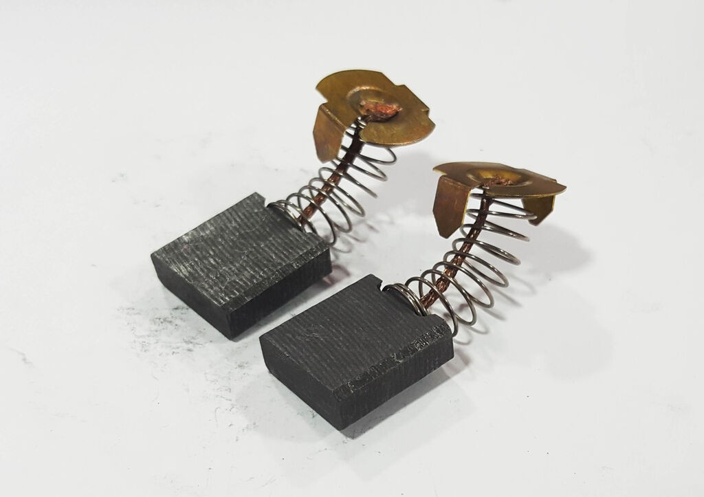 Четкици 7x18mm со опруга