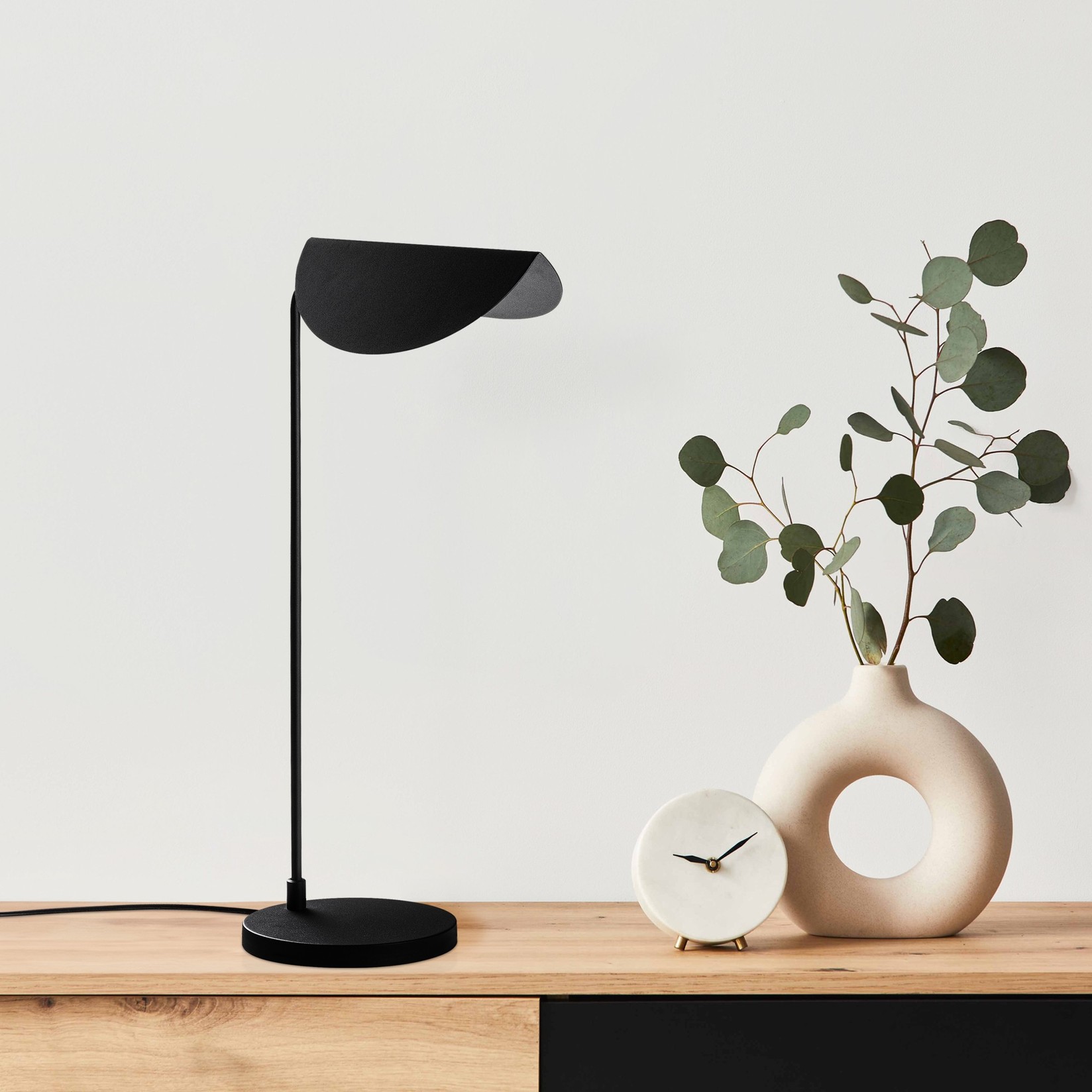 Столна ламба Opviq, црна