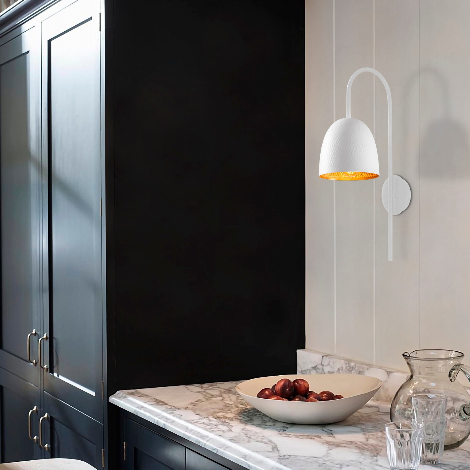 Opviq dzидна светилка E27 со приклучница, бела