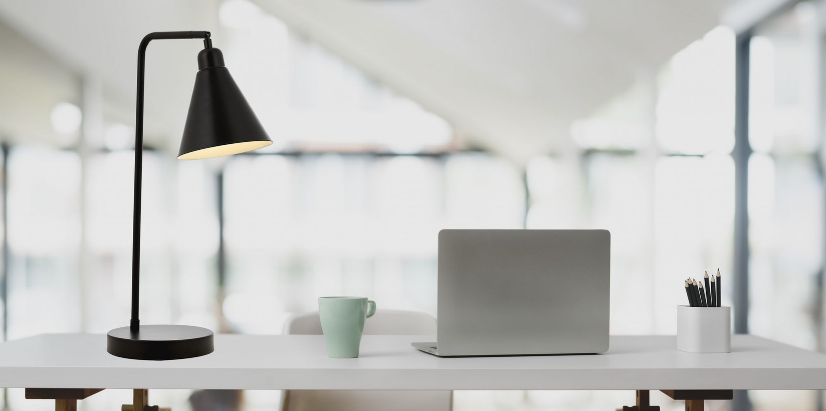 Столна ламба Opviq E27 со штекер, црна