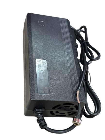 Alfa Electric Адаптер 42V 2A со магнетен конектор за скутер