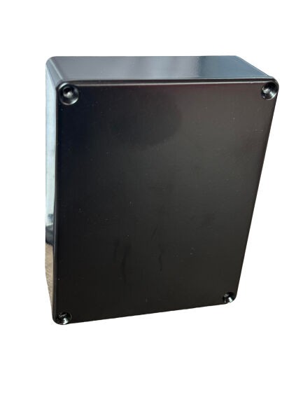 Alfa Electric Метална кутија KM-121 црна AL X:120 Y:94 Z:38 mm елоксиран алуминиум