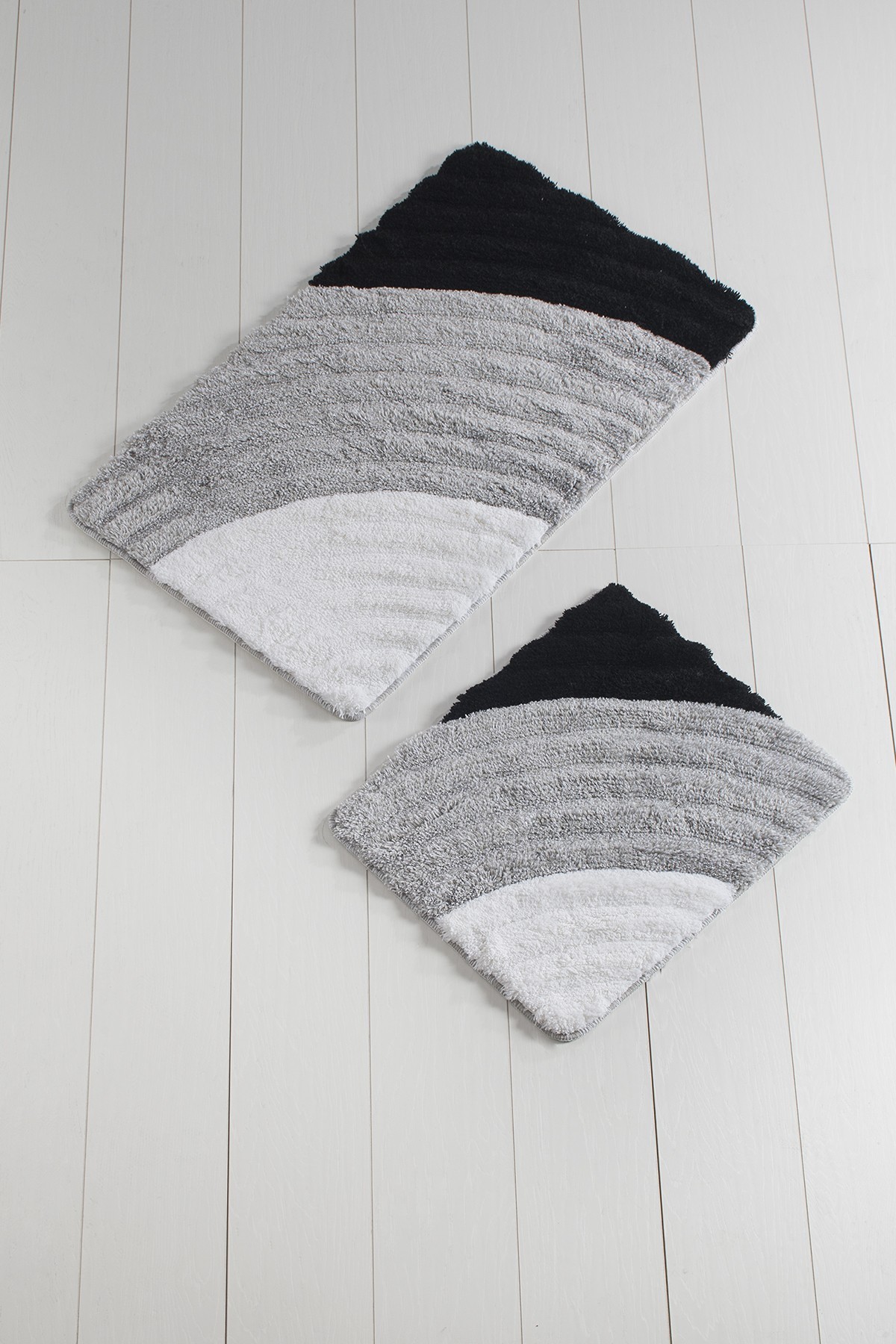 L'essentiel Maison Сет од 2 килими за бања Шарени