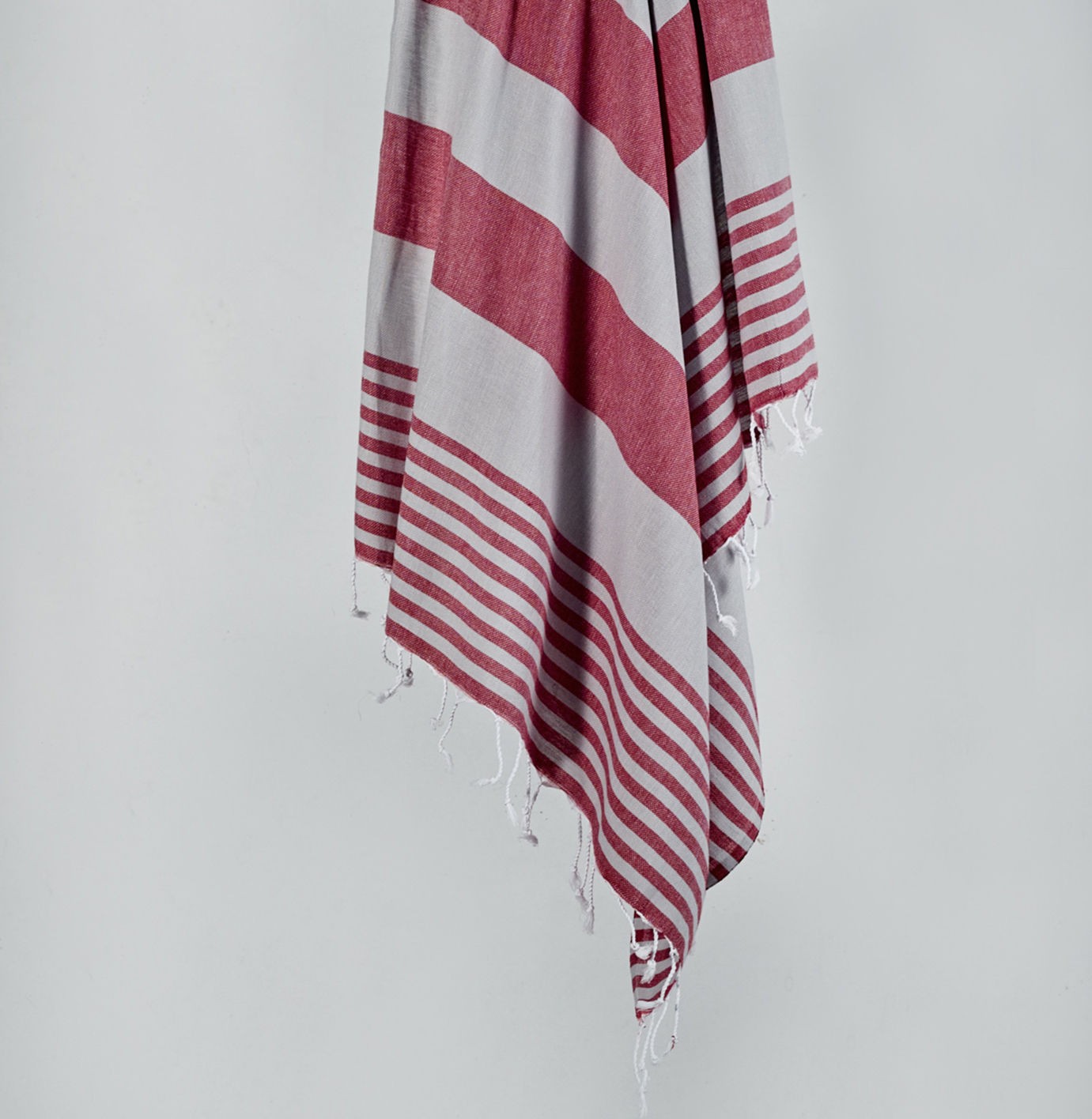L'essentiel Maison пешкир за плажа 100x180cm сиво-црвено