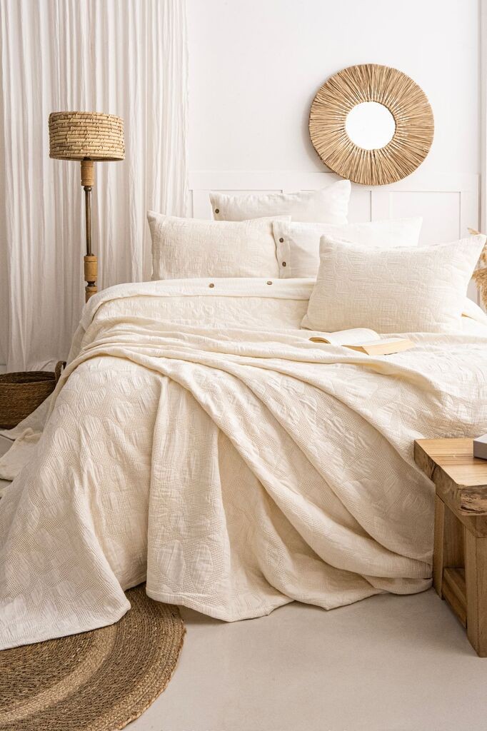 Комплет прекривки и навлаки за перници L'essentiel Maison Bambi, 240x260 см, крем боја