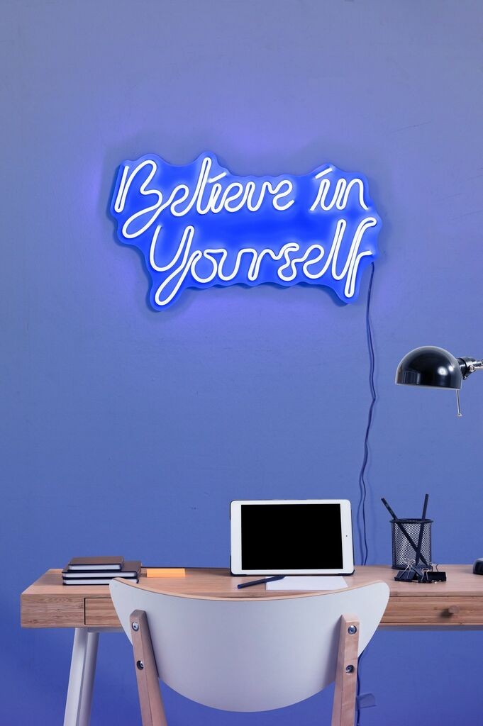 Wallity Декоративно LED осветлување „Верувај во себе", 27,5x47 см, сино