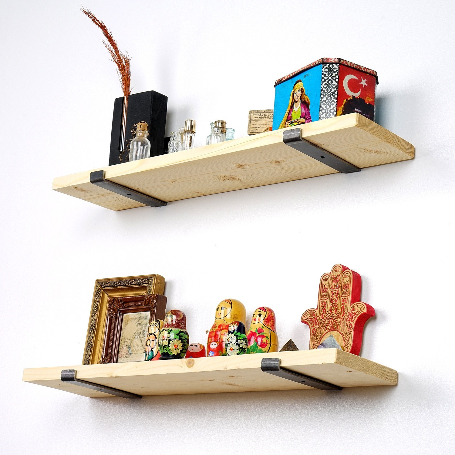 Dzидна полица Hanah Home во црно-дабов стил