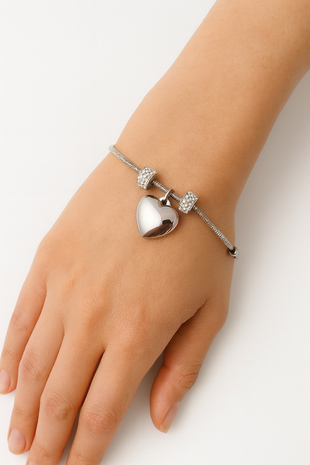 GALA Женска нараквица со Срце - Медицински челик