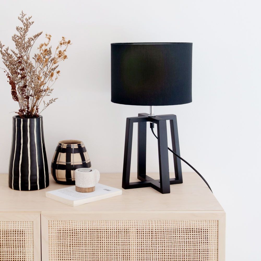 Украсна Столна Лампа Со Дрвено Постолје