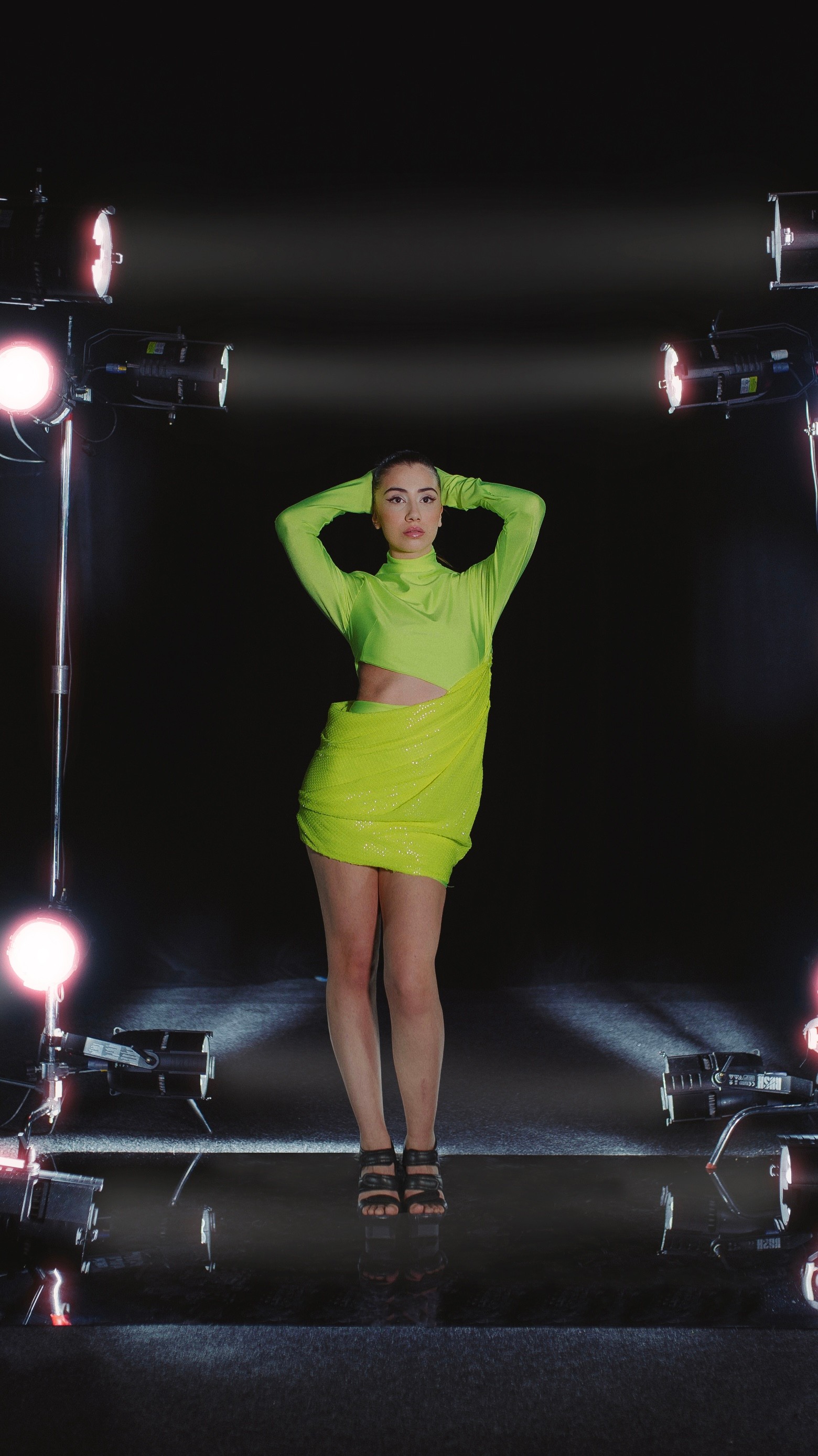 MNML Краток фустан Лекси