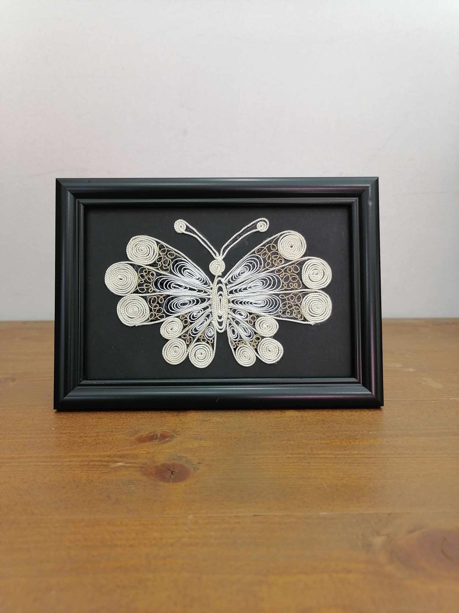 MACEDONIAN CORNER Слика пеперутка во филигран техника