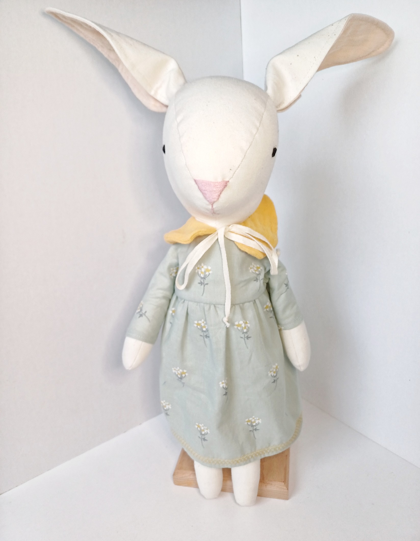 МАТРЈОШКА Зајче во зелено фустанче