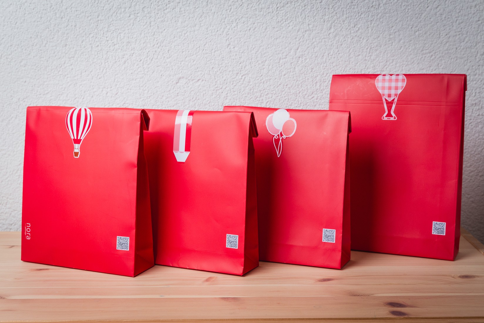 Nora package Сет од пет мат ќеси црвени