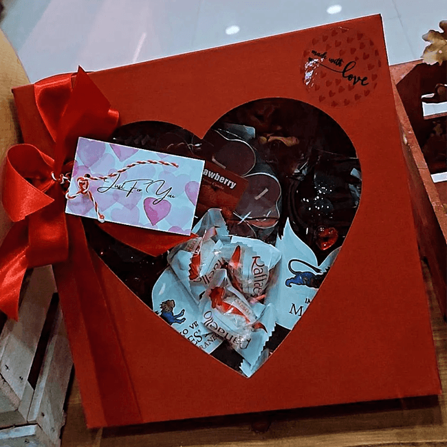 FESTIVE BOX midi - Подарок кутија вино со декорации