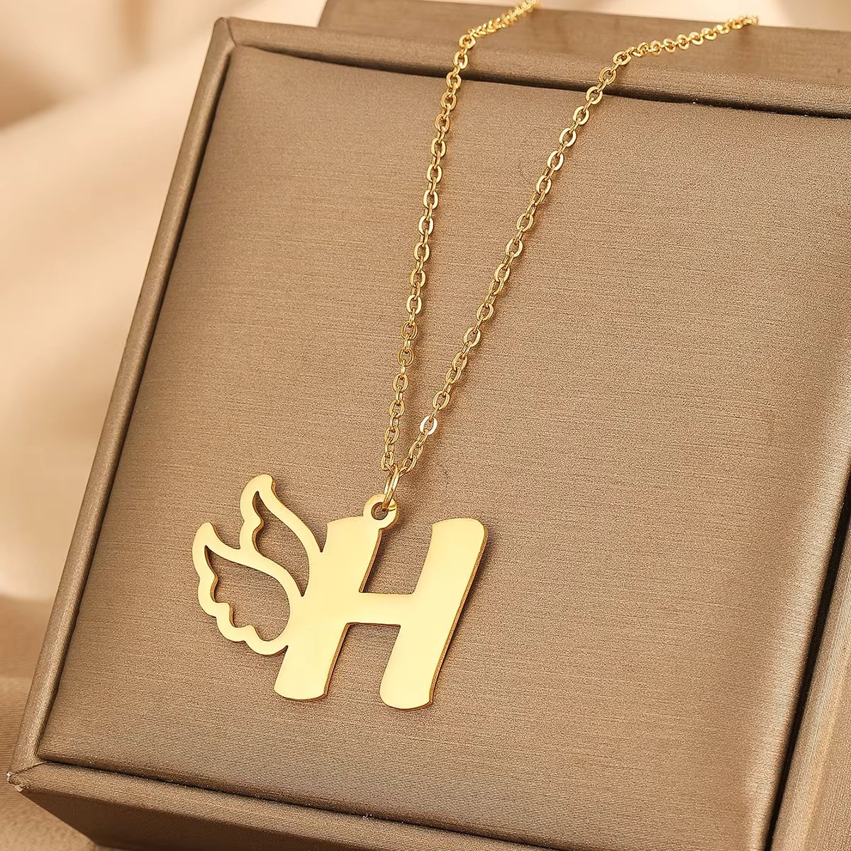 LUXARTO JEWELRY AngelWing Ланче и буква H