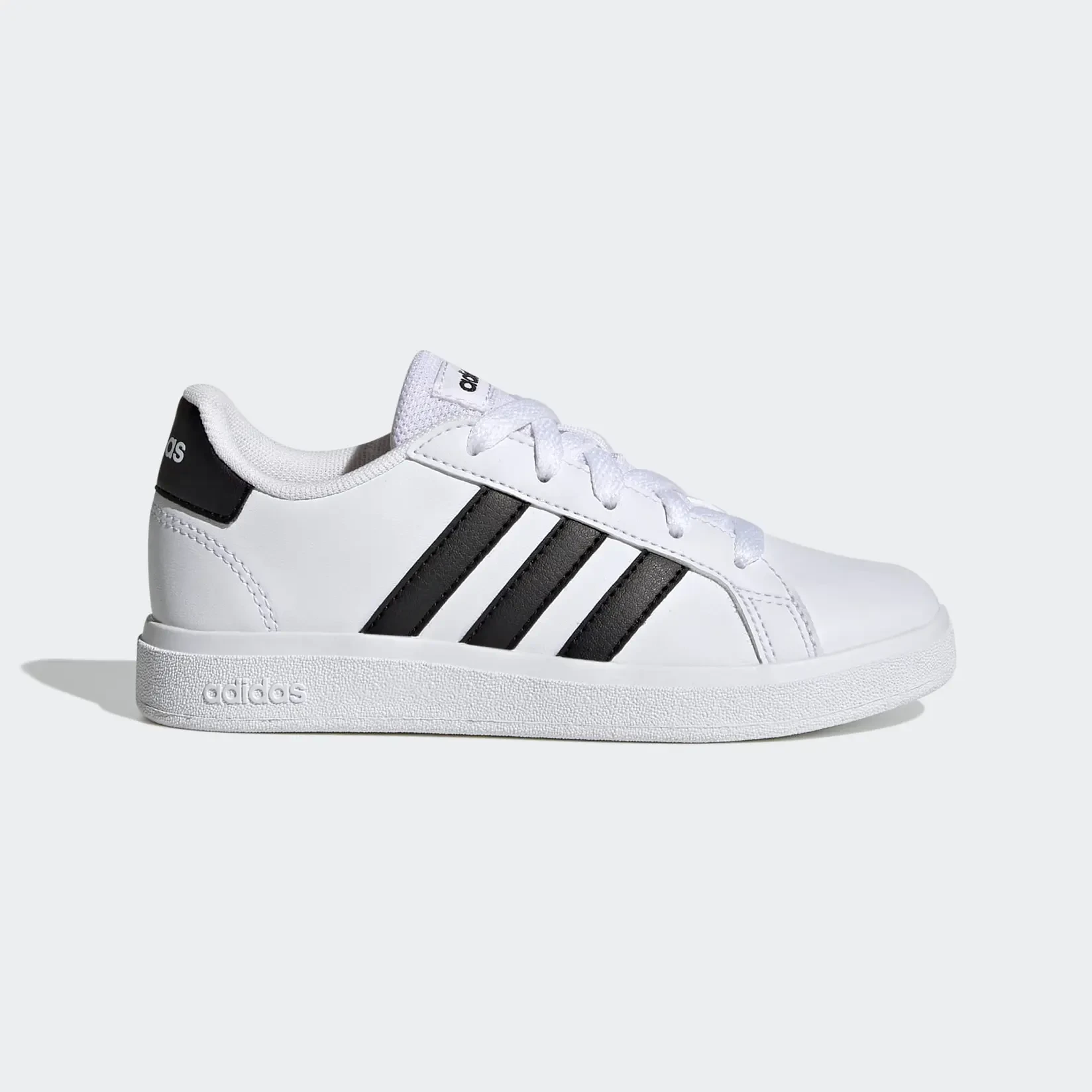 Патики Adidas Grand Court 2.0 за момчиња, бели