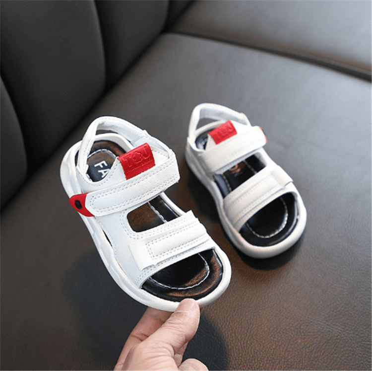 Бели спортски сандалки