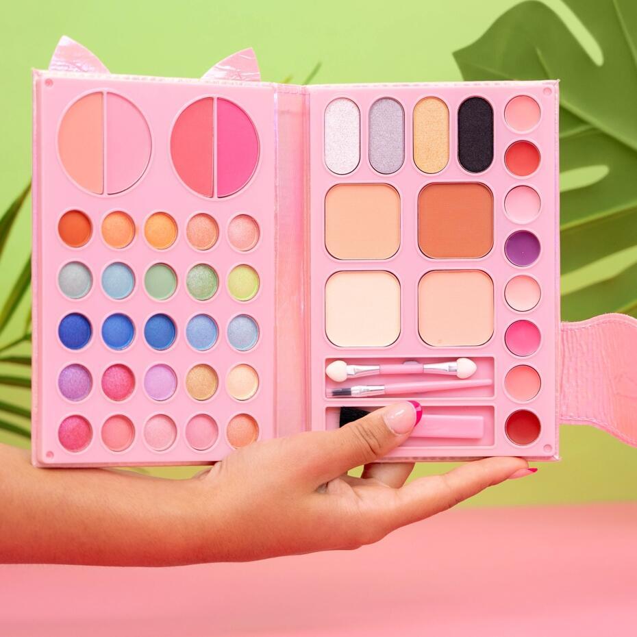 Martinelia Сет Шминки во Футрола, Martinelia