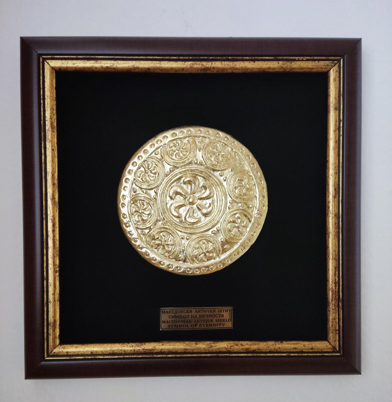 MACEDONIAN CORNER Слика Симбол на вечноста изработена од бакар со позлата