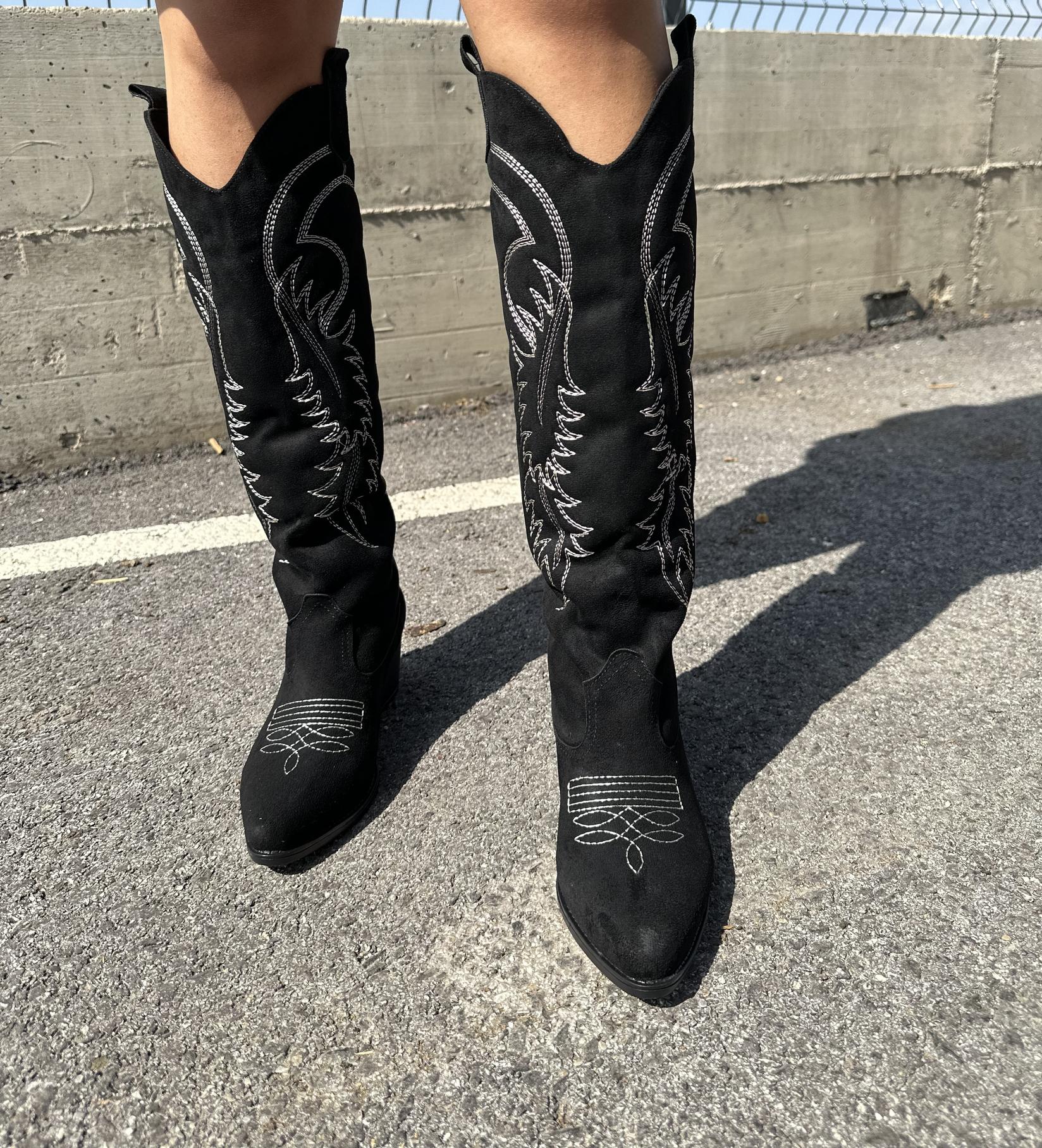 Чизми црни високи каубојки со вез